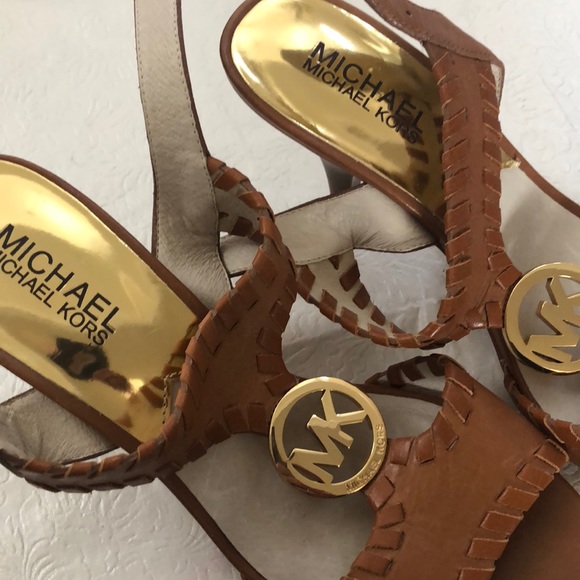 🎈🎉PRICE DROP🎉MICHAEL KORS HEEL NEW NEW NEW SANDLE. - Picture 4 of 5